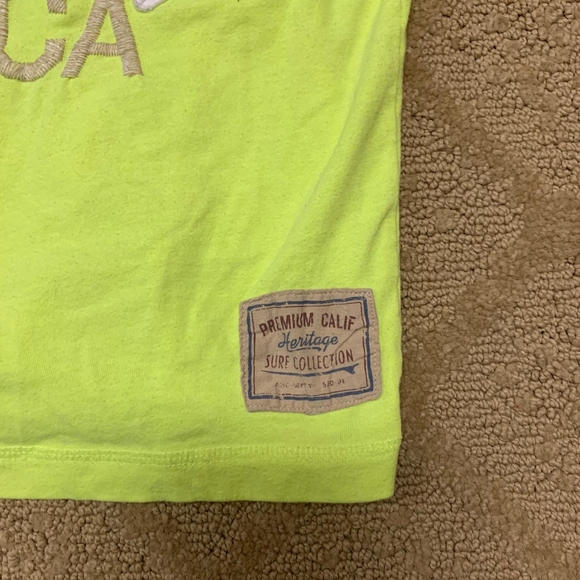 4/$20 Old Navy California Surf Collection Tee - Picture 4 of 5